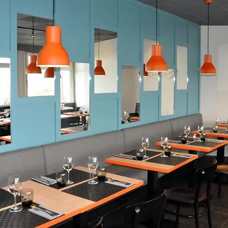 Logis Du Port Hotel
