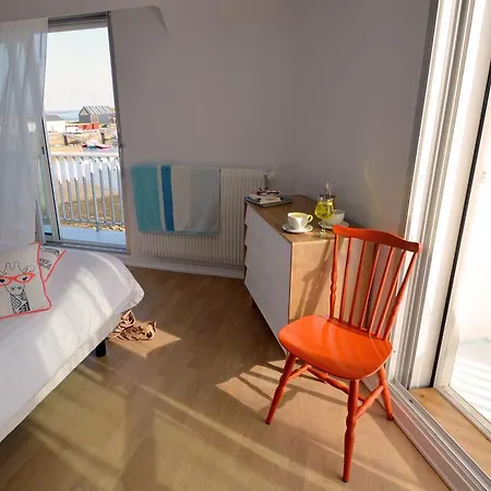 Hotel Logis Du Port 3*