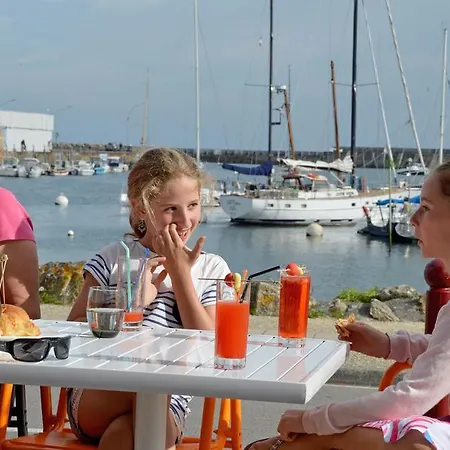Logis Du Port 3*